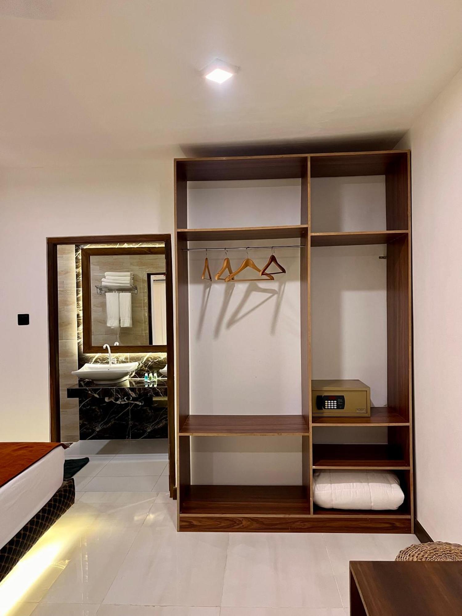 Sundaras Sigiriya Jungles Caves Resort Дамбула Екстериор снимка