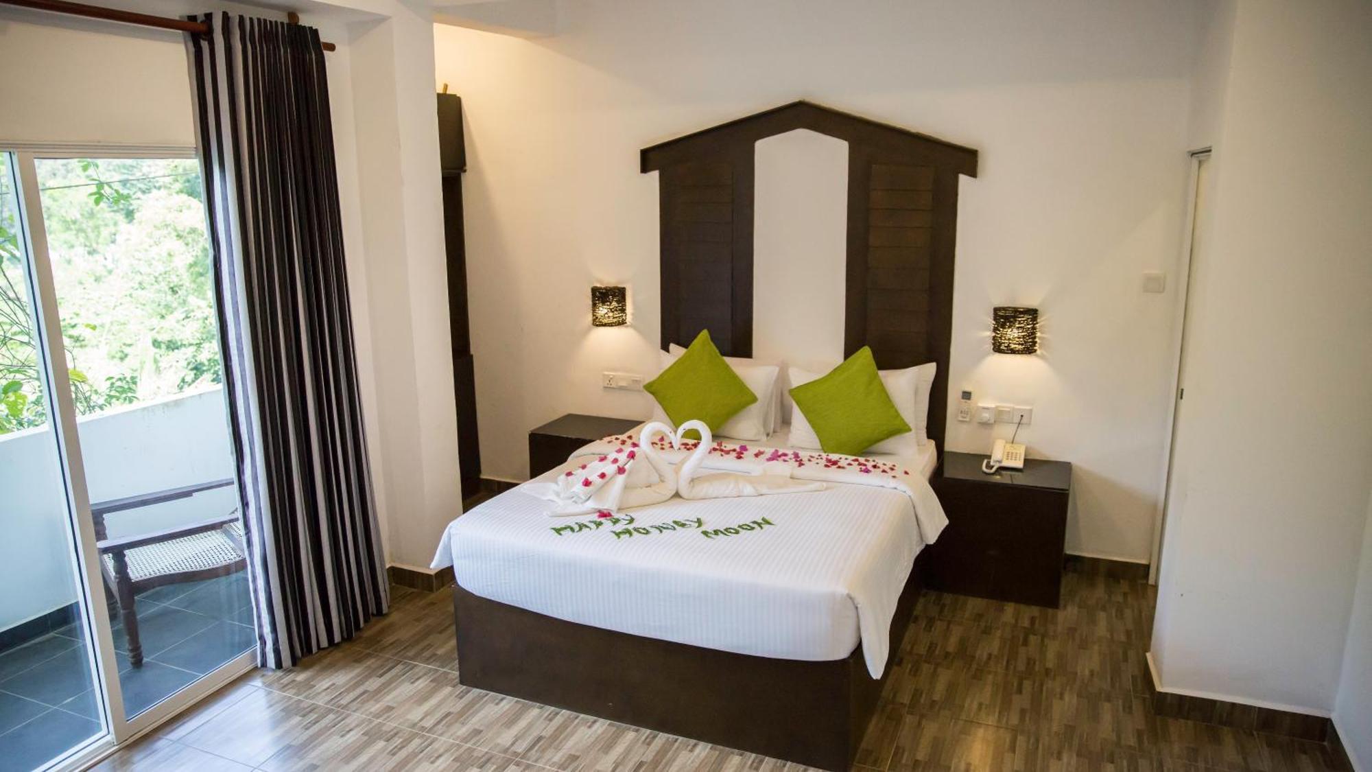 Sundaras Sigiriya Jungles Caves Resort Дамбула Екстериор снимка