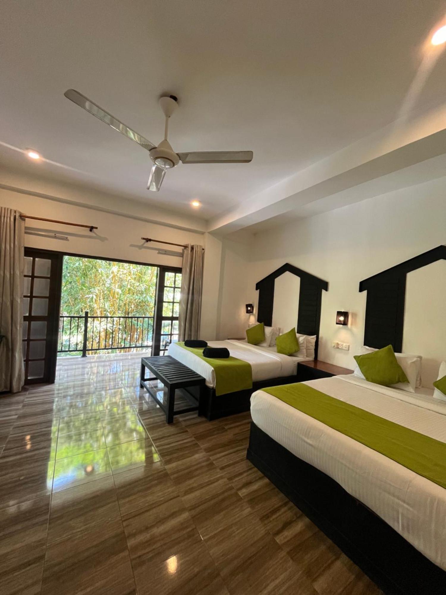 Sundaras Sigiriya Jungles Caves Resort Дамбула Екстериор снимка